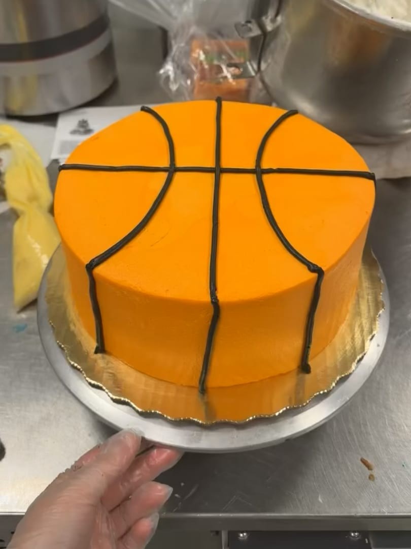 Orange cake decorated like a basketball